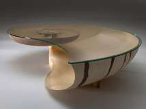 完美比例的鹦鹉螺桌设计