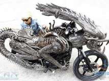 人才：废铁制成的怪兽摩托车