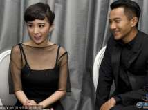 杨幂、刘恺威情侣装受访 镜头前甜蜜相拥晒幸福
