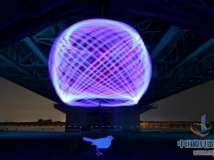 艺术家打造最奇妙的激光高科技光影画