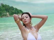 重庆美女艾尚真海滩拍写真大秀傲人身材