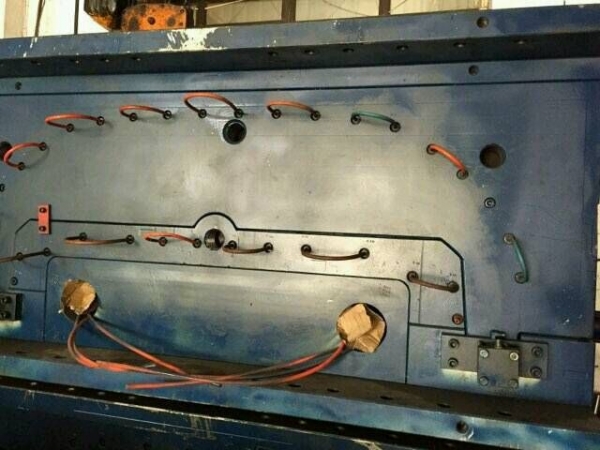 2014年广本飞度的前后保险杠模具