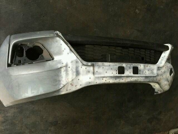 2014年广本飞度的前后保险杠模具